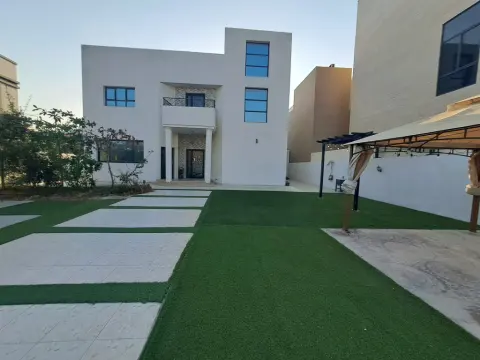 فيلا للبيع في ديار المحرق، بمساحة 925 4