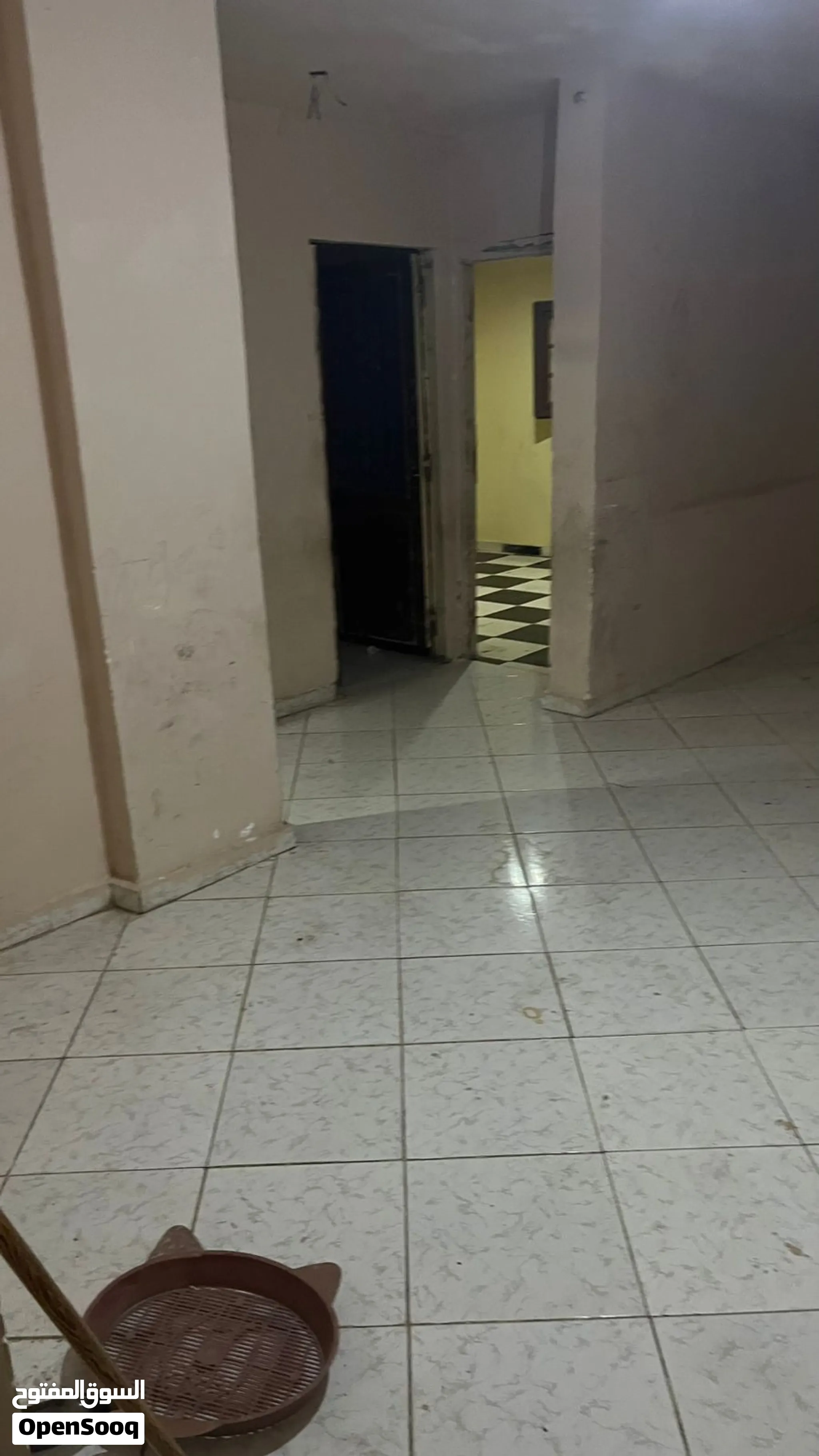 شقه بالعجمي الهانوفيل شارع الرضوان بشارع امام مدرسه شباب المستقبل عقار مسجد بر الوالدين