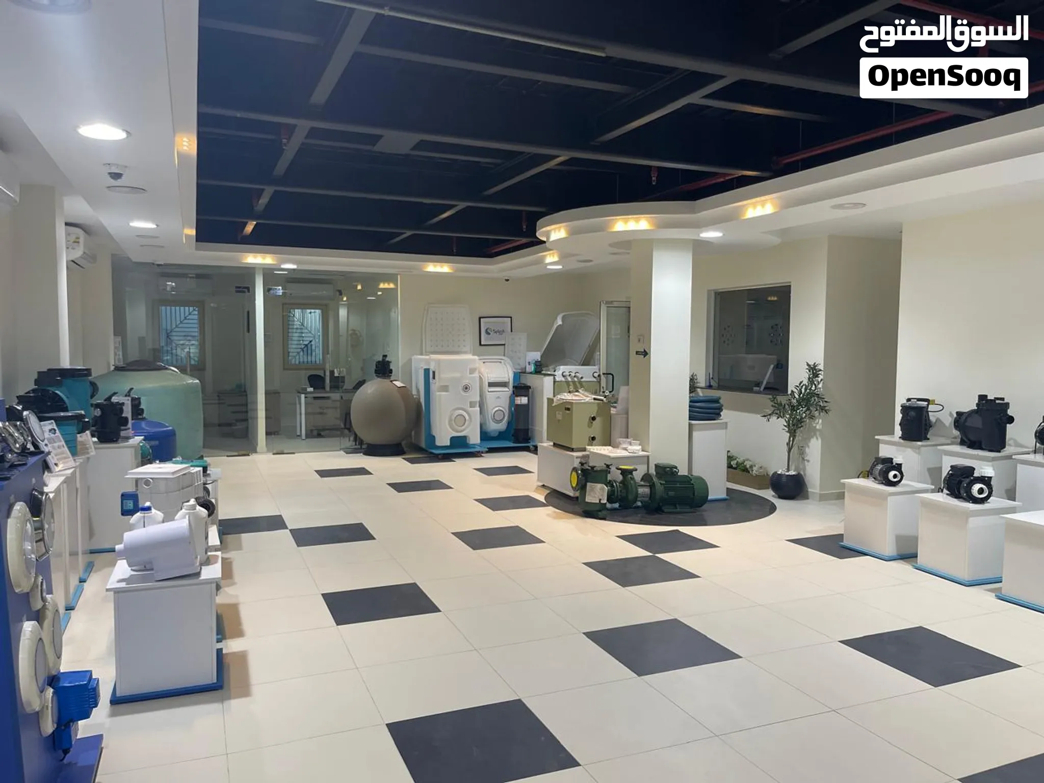 مركز خدمة او معرض او مصنع ترخيص هندسي بقلب مدينة الشروق
