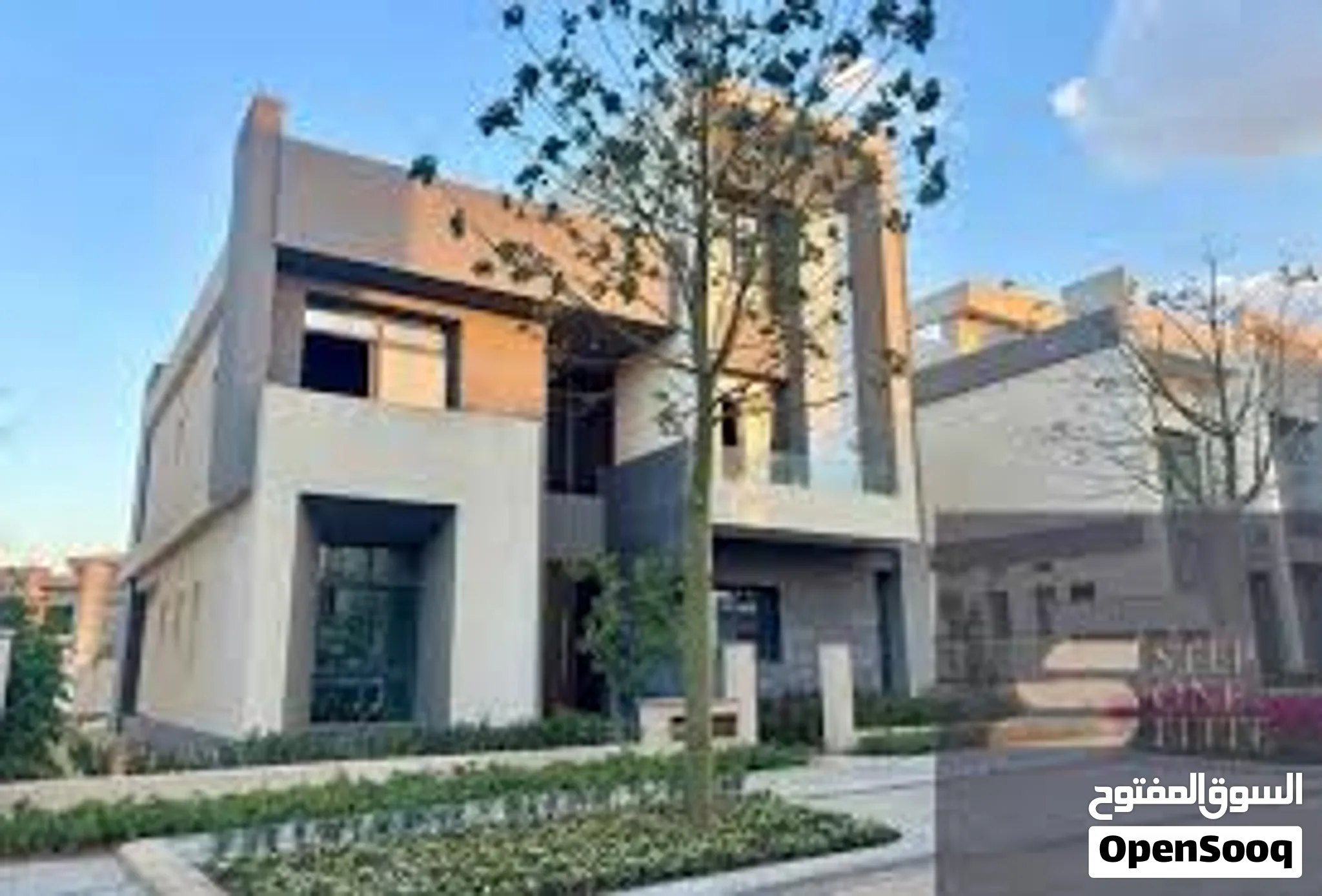 فيلا للبيع بسعر شقه في الشروق استلام فوري امام الجامعه البريطانيه بقسط علي 6سنين