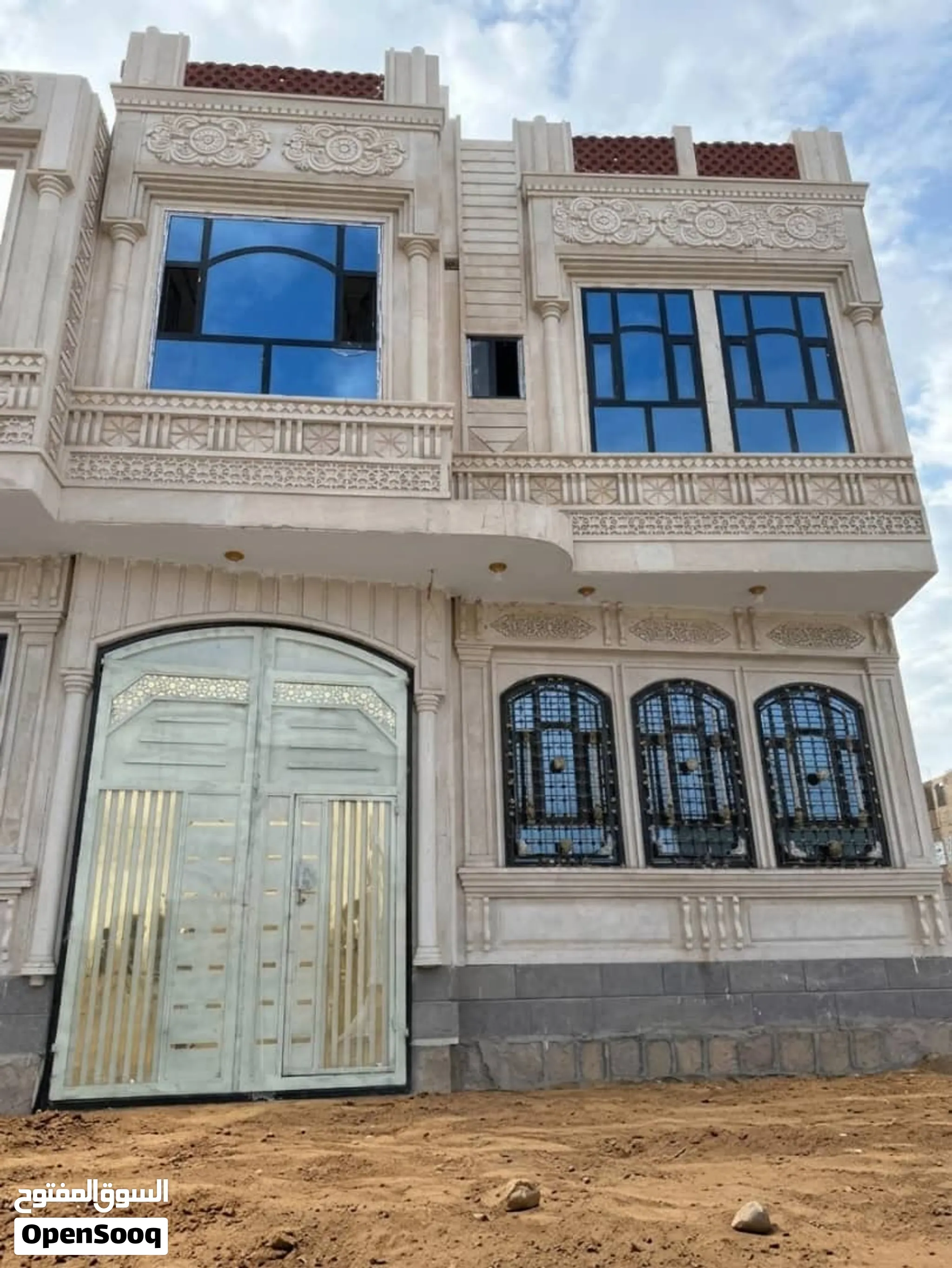 #عمارة سكنية استثمارية للبيع مساحه لبنتين ونص حر معمد دورين مشطب جاهز #الموقع صنعاء الخط الجديد قر