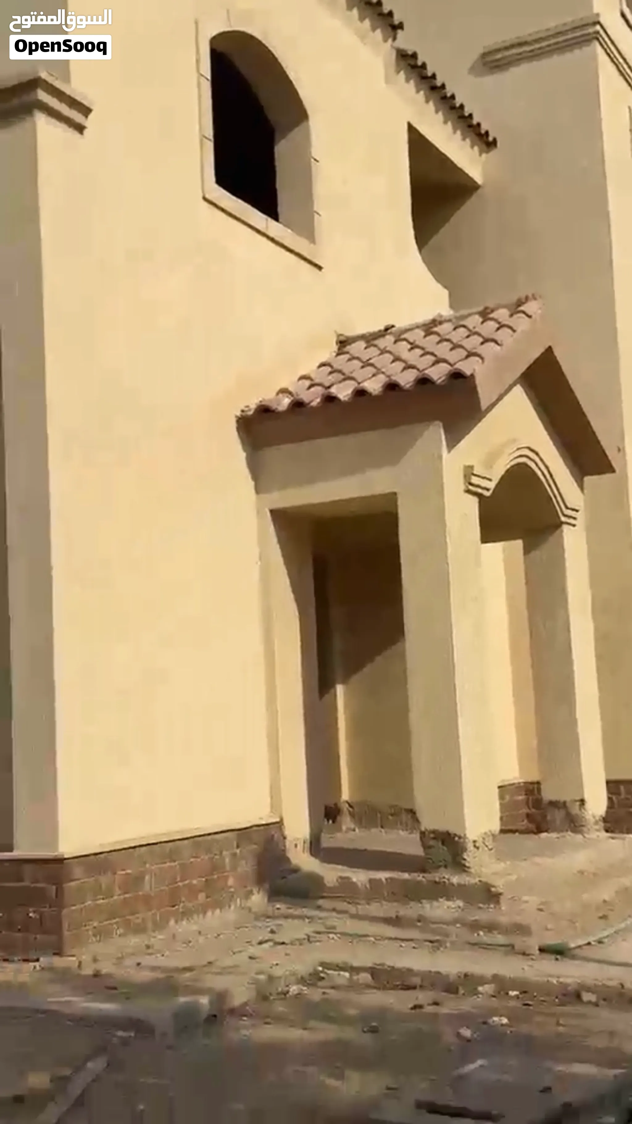 فيلا نص تشطيب للبيع في مدينتي
