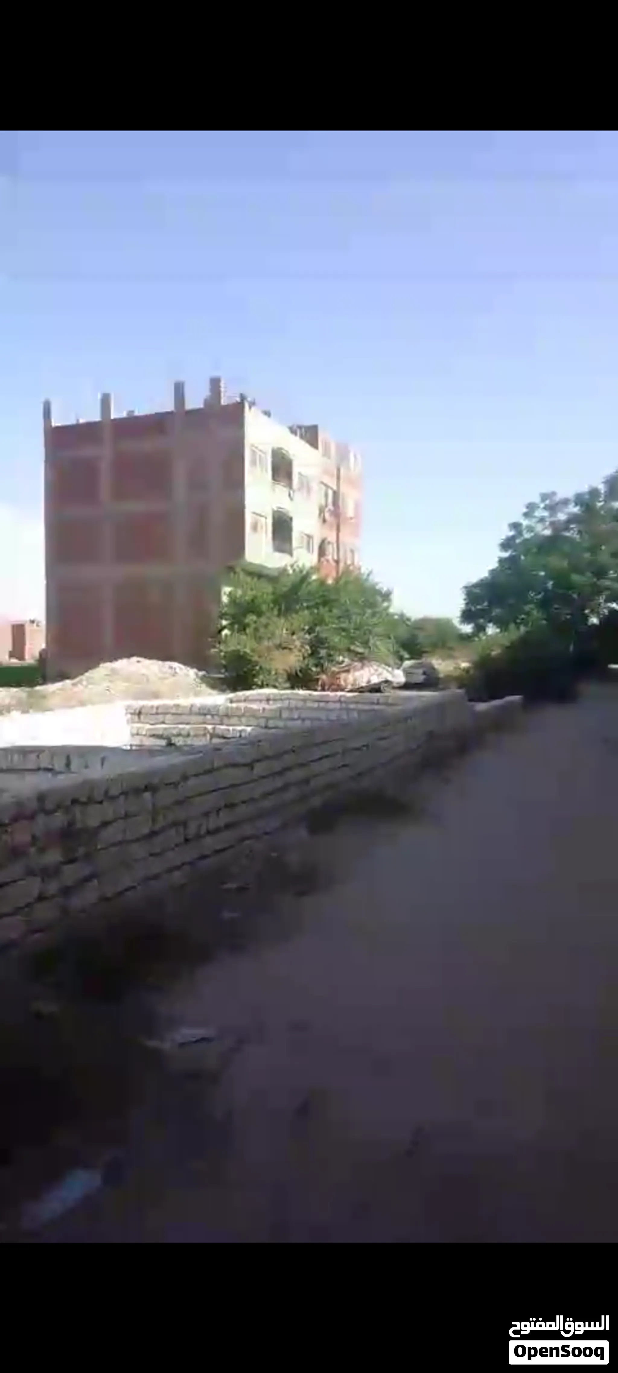 قطعه ارض182م للبيع على شارعين امامى و خلفي والأرض بحرى.