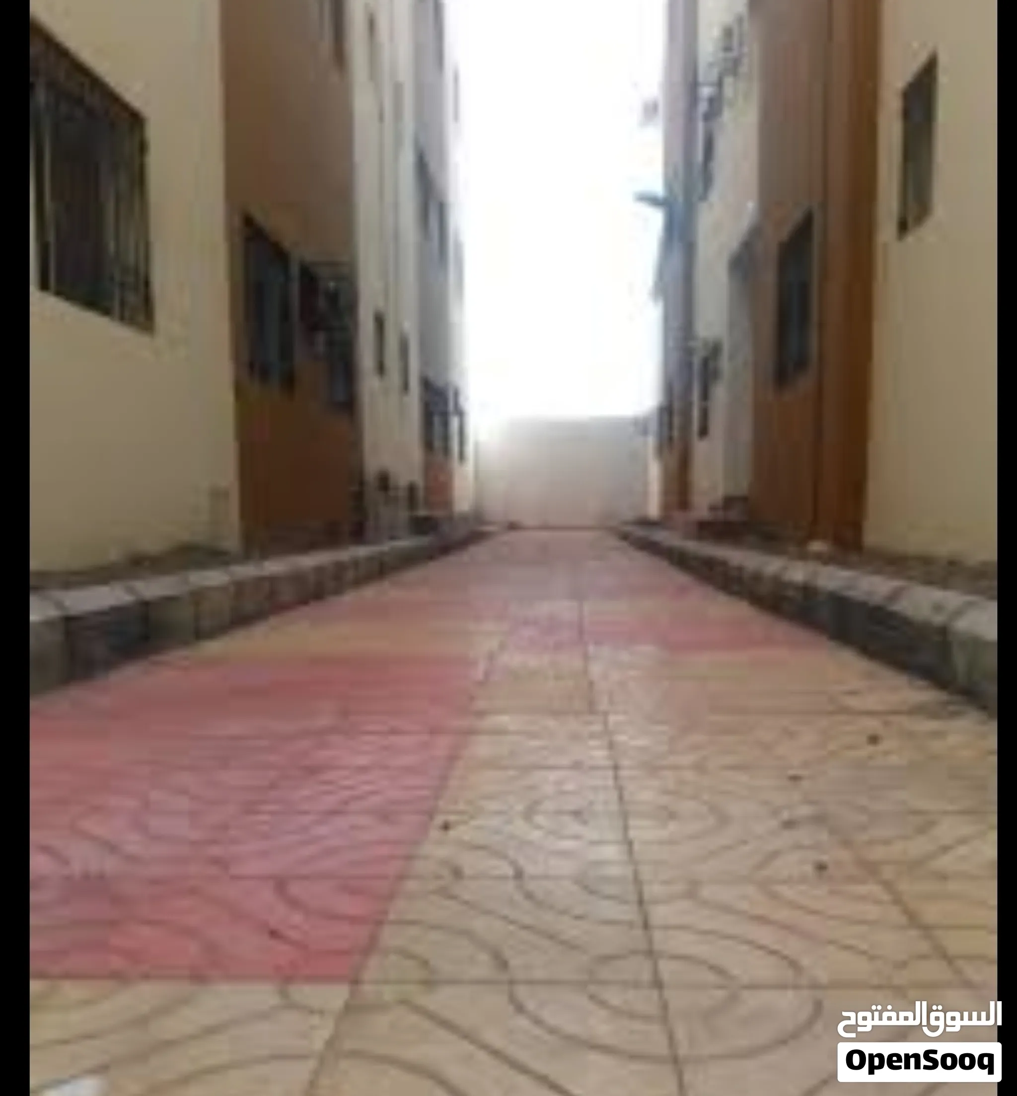 يوجد لدينا شقق فاخرة للبيع بمدينة الديار السكنية في (( قلب عدن )) الموقع / عدن - المنصورة - شارع التسعين مقابل فندق الهملاياء…