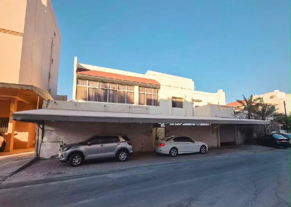 فيلا كبيرة وفاخرة للبيع وموقع جدا ممتاز 2