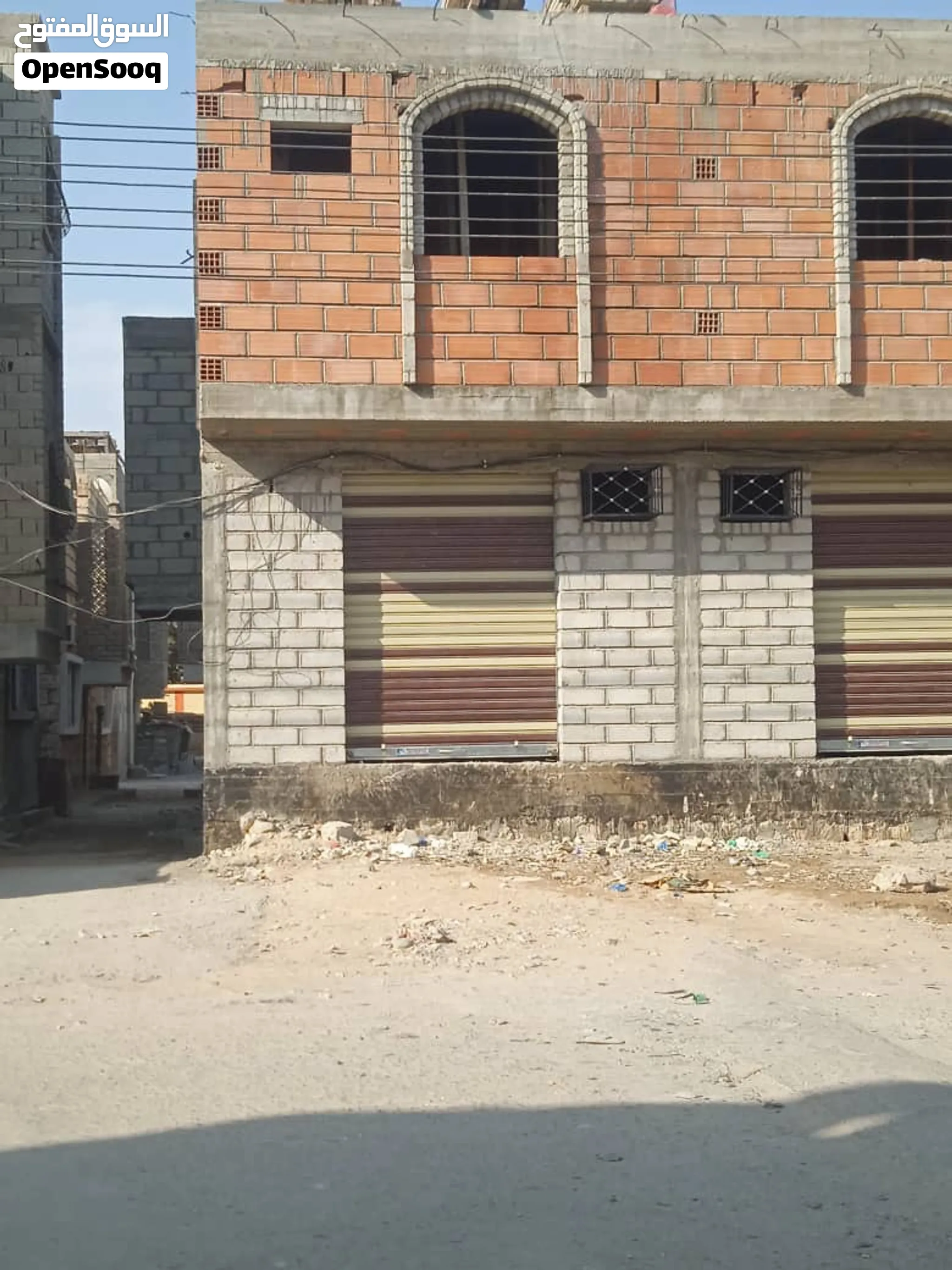 للبيع بيت في المكلا منطقة فوه القديمه ع شارع اسفلت دورين