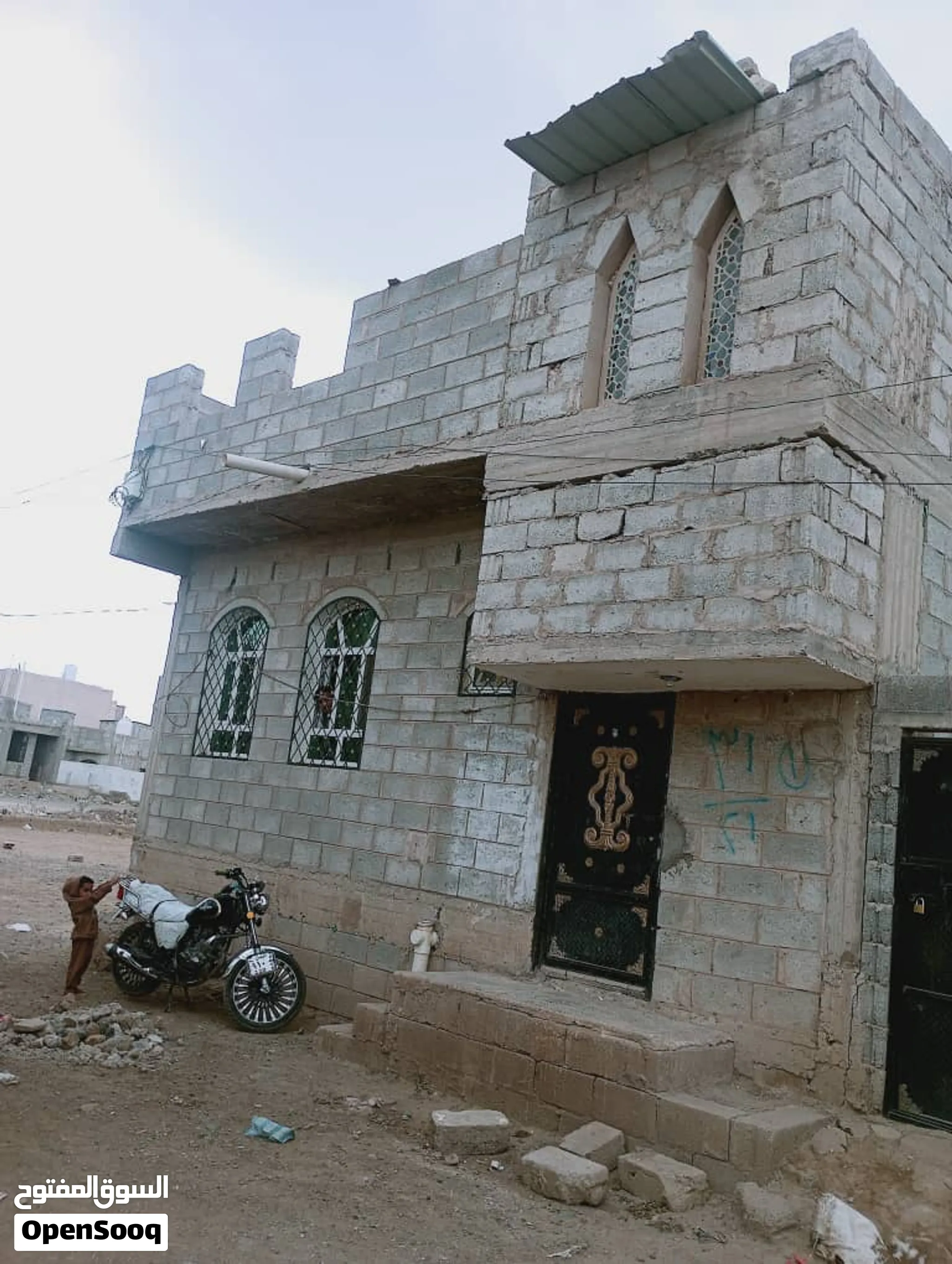 بيت لابنتين قريبه من الحفيلي والزفلت الرسمي