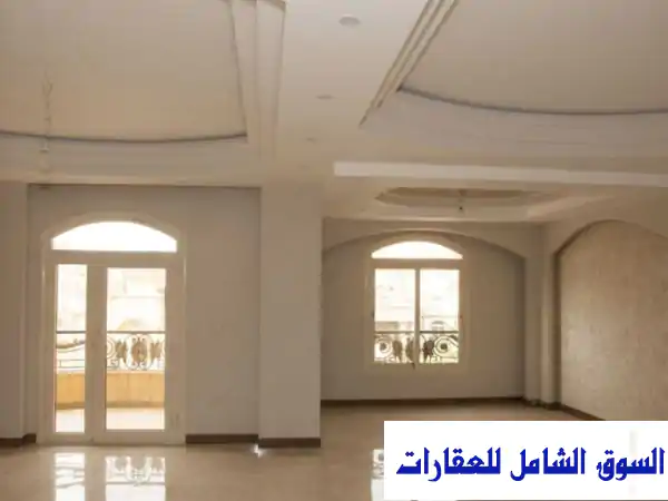 إيجار شقة فاخرة 250م بكمبوند غرب الجولف التجمع الخامس...