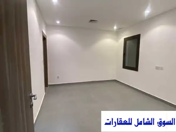 شقة أرضية فاخرة للإيجار بالرميثية | 4 غرف ماستر |...