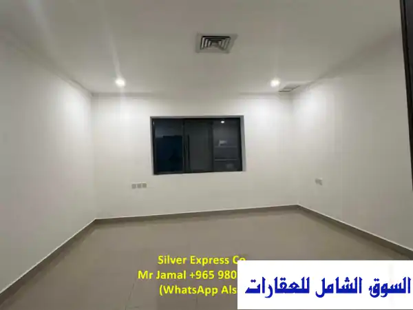 فرصة مميزة: شقة سفلية راقية للإيجار في أبو فطيرة، غرفتا نوم، مدخل خاص ومواقف مظللة - 400 د.ك