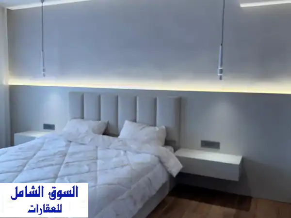 شقة أحلامك للإيجار: مفروشة بالكامل مع رووف خاص وإطلالة بانورامية ساحرة بشارع السفارة الأمريكية!