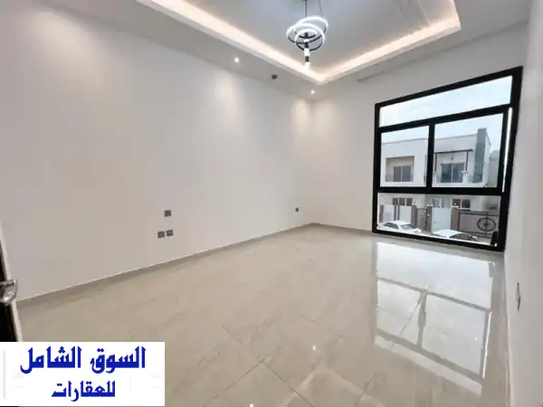 تاون هاوس فاخر للإيجار السنوي بالزاهية، أبوظبي | 5...