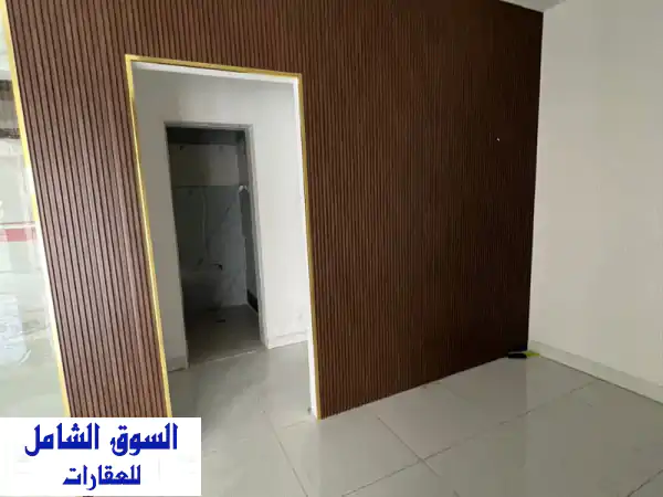 معرض فخم للإيجار بالظيت الرئيسي 400م² | بجوار هوندا وتسهيل | موقع استراتيجي لأي نشاط!