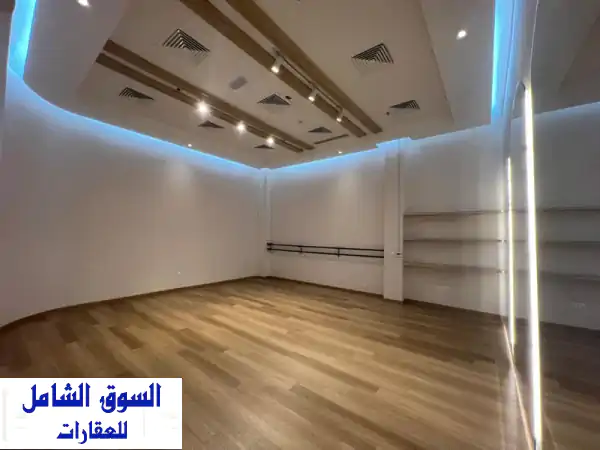 معرض فخم للإيجار بالظيت الرئيسي 400م² | بجوار...