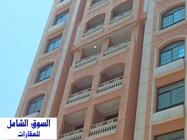 بناية للإيجار في منطقة الحورة. السعر: 5000...