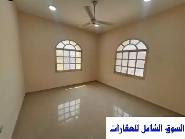 فيلا كورنر مميزة للإيجار بالروضة 3 عجمان | 5 غرف عائلية + مجلس وحوش | 105 ألف بـ 4 دفعات