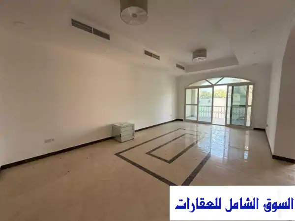 فيلا للإيجار بالجزات الشارقة: 4 غرف نوم، شارع...