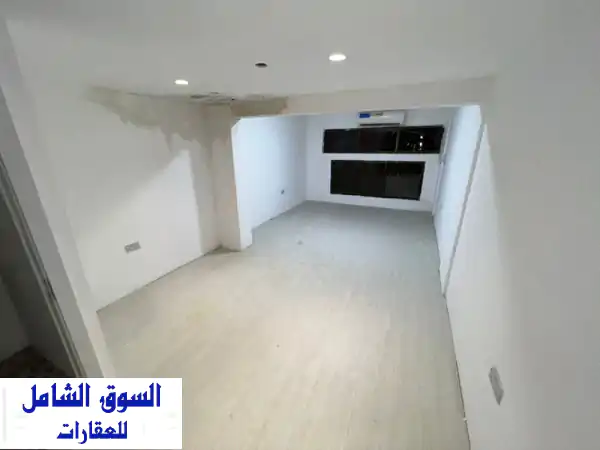 فرصة استثمارية ذهبية: محل تجاري فخم طابقين للإيجار بالرميلة عجمان | ثاني صف من الكورنيش بأقساط مريحة!