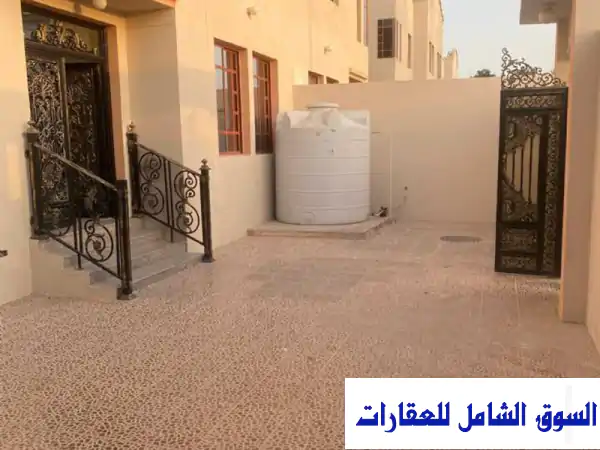 فيلا أحلامك المستقلة للإيجار في عين خالد (قرب عين الريان) | 6 غرف نوم - مساحة 350م² - حوش خاص