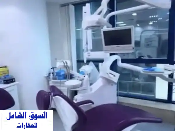 فرصة استثمارية ذهبية: مركز طبي متكامل للبيع بالشارقة - موقع كورنيش البحيرة المطل - جلدية وأسنان بأحدث التجهيزات