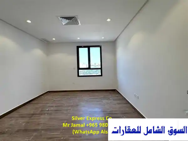 شقة واسعة للإيجار في أبو فاطرة ثلاث غرف نوم. فطيرة مبارك الكبير