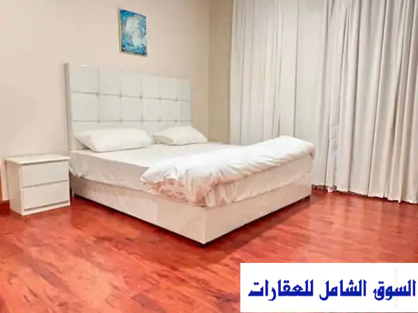 شقة مفروشة فاخرة للإيجار بجدة حي الحمرا: غرفة وصالة، 75م²، قرب شارع فلسطين - 3200 ر.س/شهر