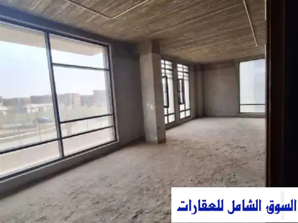 فرصة استثمارية لا تُعوض: مكتب إداري 124م للبيع بـ District...