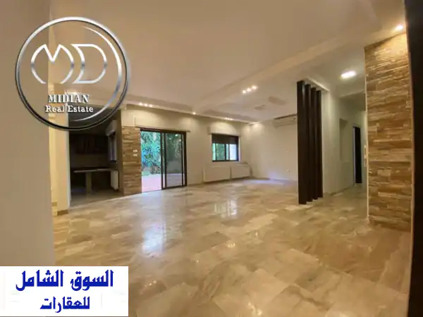 شقة للإيجار بدير غبار: شبه أرضي فاخرة 215م بتراس...