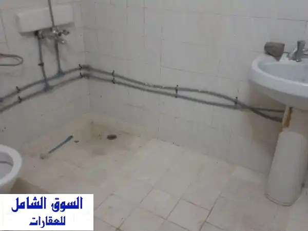 للإيجار استوديو عزاب في الرفاع الشرقي، قرب مخبز دلمون، يحتوي على غرفة ومطبخ وصالة صغيرة وحمام. ...