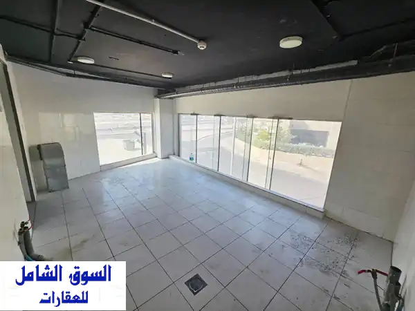 شوروم تجاري فاخر للإيجار في سند - شارع رئيسي، مواقف وفيرة، ميزانين | 600 د.ب | البحرين