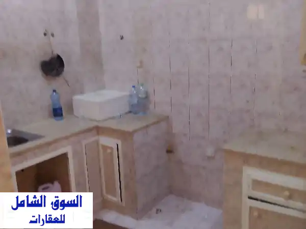 بدون فرش للإيجار الشهري في الخوير غرفة وصالة وغرفتين وصالة مساحات كبيرة بلكونه اطلالة للشارع يوجد ...