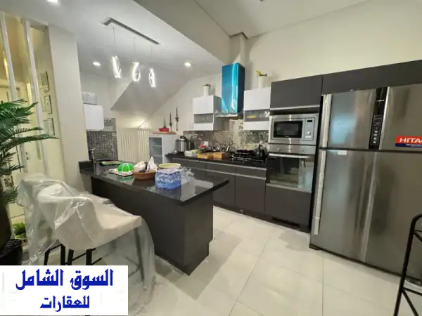 للبيع فيلا فاخرة في سار | 3 طوابق، 4 غرف نوم، 3 مطابخ | تصميم عصري ومساحة 380م² | جاهزة للسكن!