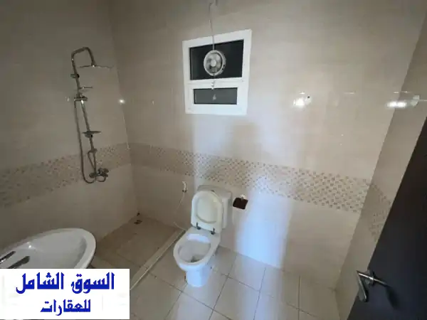 استوديو للإيجار السنوي بالروضة 1 عجمان | طابق أرضي، مطبخ منفصل، تكييف مركزي | 22 ألف درهم بتقسيط مريح!