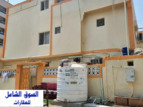 بيت عدد 6 غرف و2 محل تجاري المساحة 1850 قدم مربع...