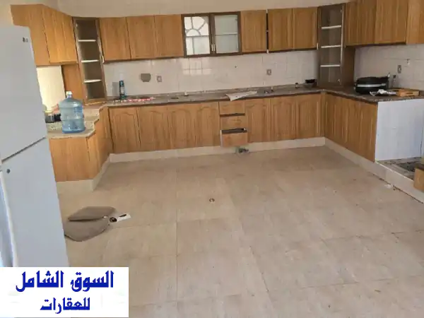 للإيجار  بيت شعبي في الجرينة مساحة أرض كبيرة 18000 قدم مواصفات العقار 3 غرف واسعة صالة كبيرة 3 ...