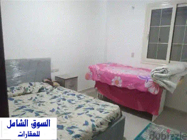 شقة فندقية 5 نجوم للايجار بمدينتي: مفروش 2 نوم - تشطيب خاص وأول سكن - أمام الحركة مباشرةً 90م