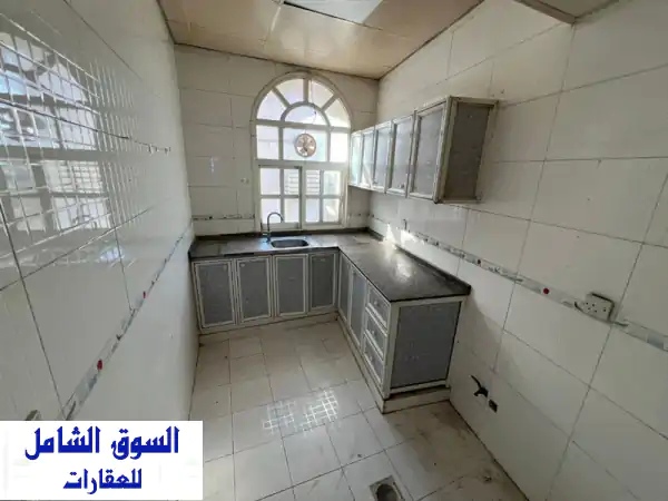 فرصة لا تعوض: استوديو فسيح للإيجار السنوي بالراشدية 1 عجمان | مطبخ منفصل وموقع حيوي