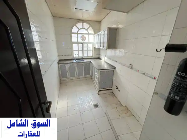 للإيجار السنوي في الراشدية 1 عجمان، استوديو مميز بمساحة كبيرة وتشطيب عملي، يتميز بمطبخ منفصل ونظام ...