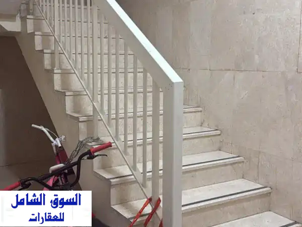 فرصة استثمارية ذهبية بالشارقة: بناية سكنية تجارية للبيع بالقاسمية - عائد مجزٍ | السهل العقارية