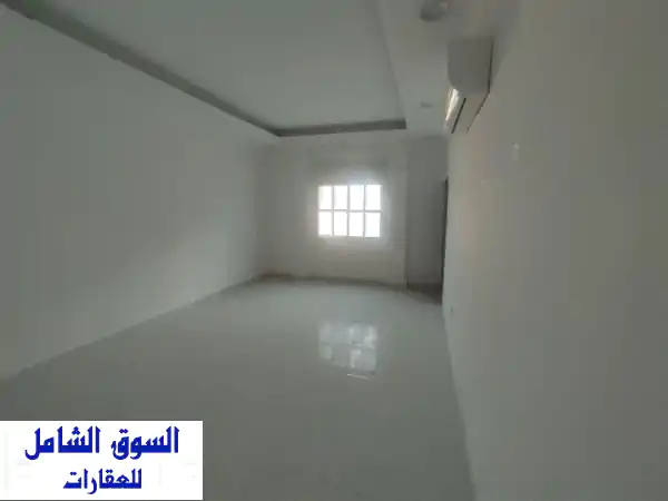 فرصتك الذهبية: فيلا تجارية 5 غرف ماستر للإيجار...