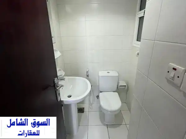 مكاتب فاخرة للإيجار في المجاز، الشارقة | صيانة وتكييف مجاني + شهر مجاني! (تبدأ من 34 ألف)