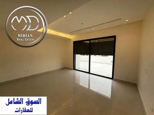 رووف فاخر للإيجار في الظهير 300م | إطلالة بانورامية، تراسات واسعة، جديد لم يسكن