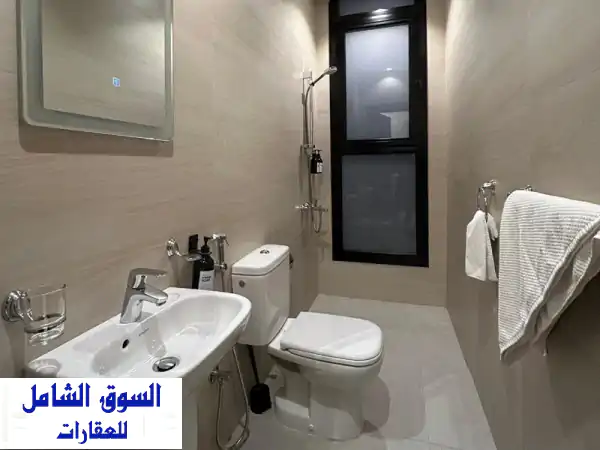 شقة مفروشة فاخرة للإيجار بالشعب البحري، الكويت | موقع استثنائي وخدمات متكاملة (420 د.ك)