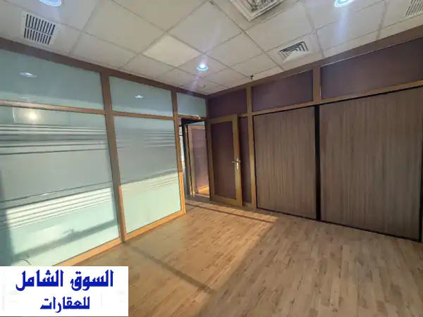 مكتب تجاري فاخر للإيجار في برج VIP بالعاصمة |...