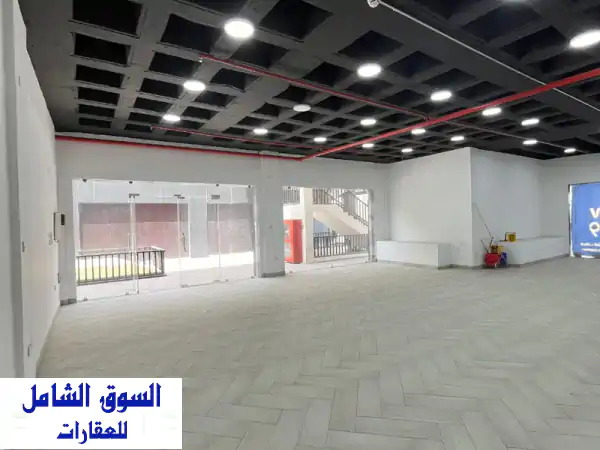 فرصة ذهبية: محل تجاري فاخر للإيجار في الضجيج قطعة 1 - 100م تشطيب راقي، دور أرضي على الشارع، موقع استراتيجي!