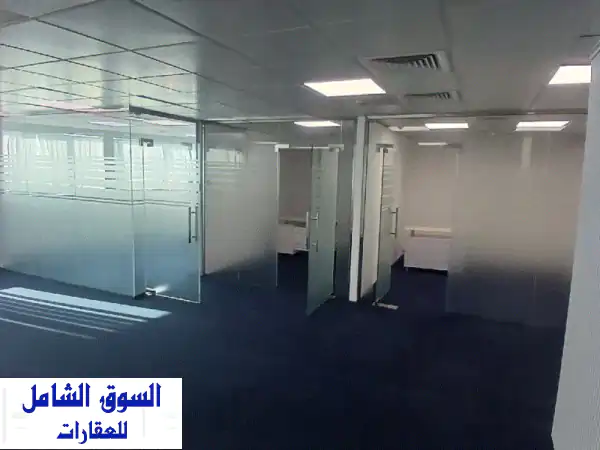متوفر للإيجار السنوي مكتب مقسم بفواصل زجاجيه وشبه مفروش مع حمام ومطبخ تحضيري في أبراج الفالكون b1 ...
