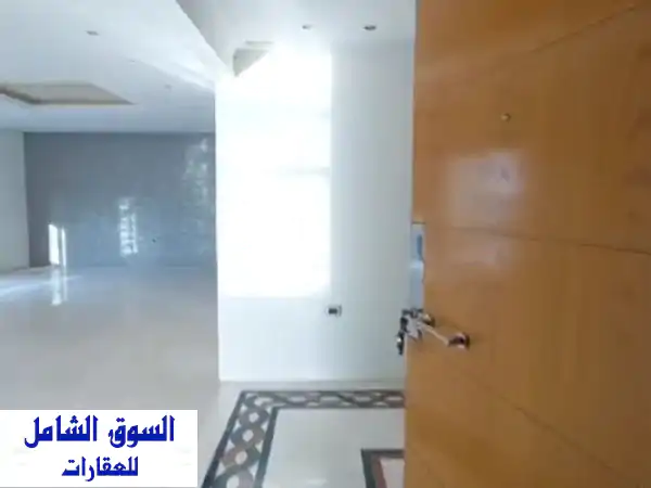 شقة فخمة للبيع راس بيروت مساحة 400م 4 مواقف سعر مليون...