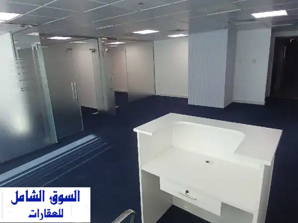 متوفر للإيجار السنوي مكتب مقسم بفواصل زجاجيه...