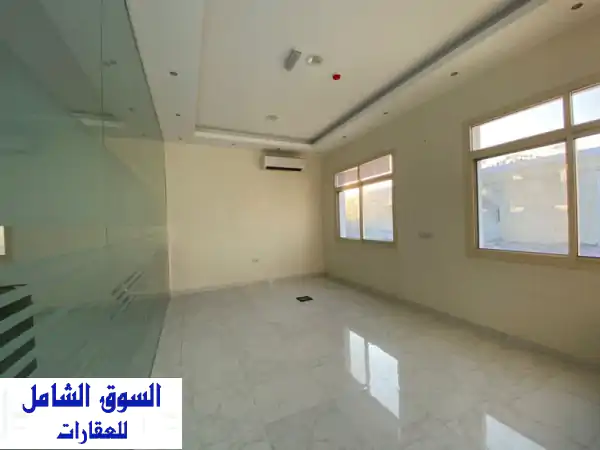 فرصة ذهبية برأس الخيمة: مركز متكامل للايجار (15000 قدم²) | جلفار | حضانة وأكثر