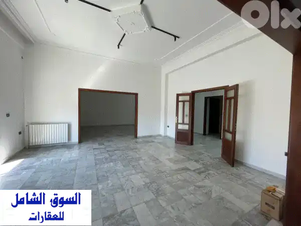 شقة فاخرة للإيجار في جونيه: إطلالة بحر وجبل ساحرة...